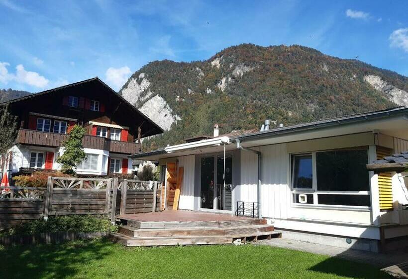 צימר Adventure Guesthouse Interlaken