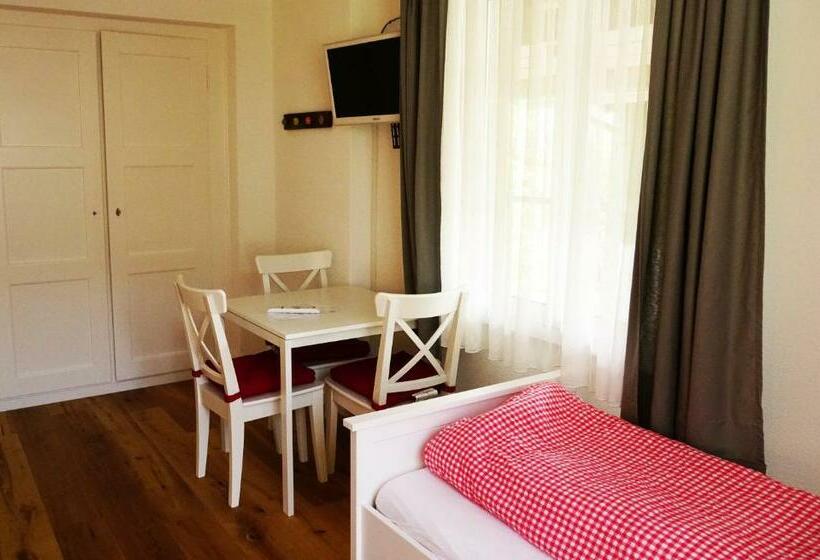 צימר Adventure Guesthouse Interlaken