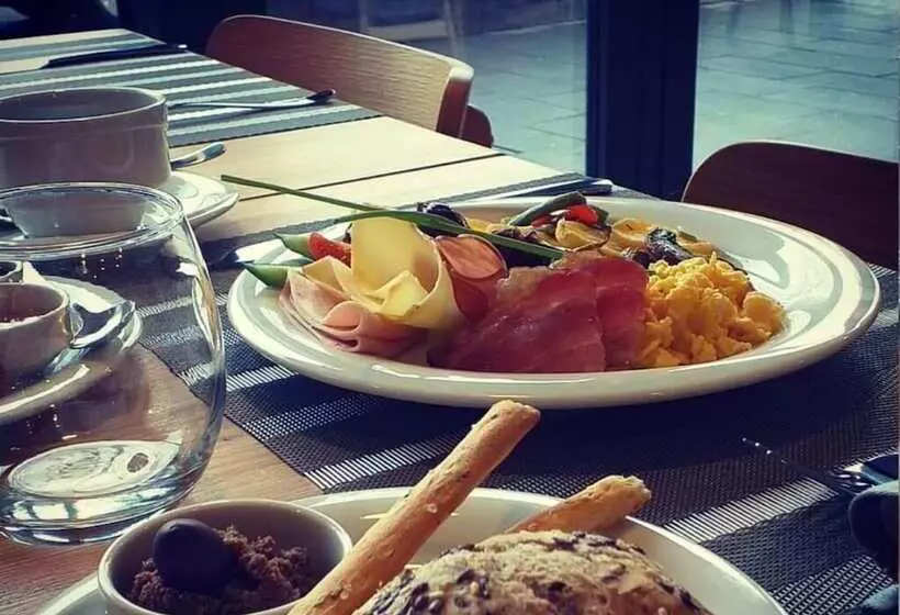 هتل Athina Suites