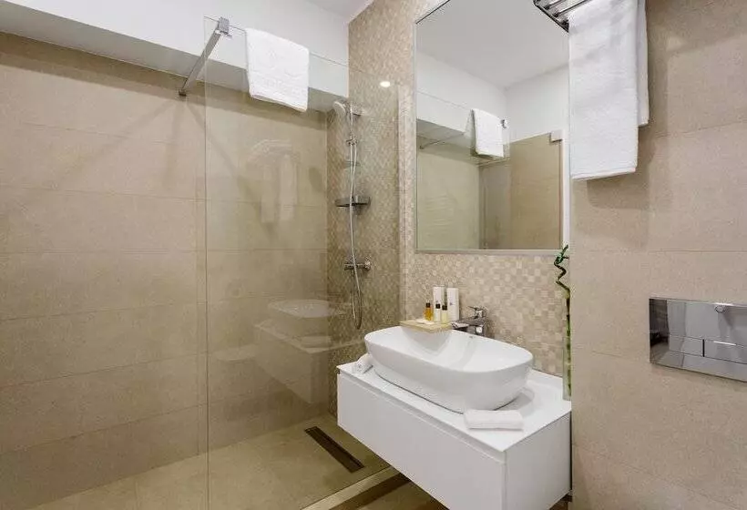 هتل Athina Suites