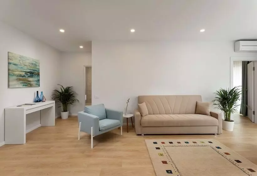 هتل Athina Suites