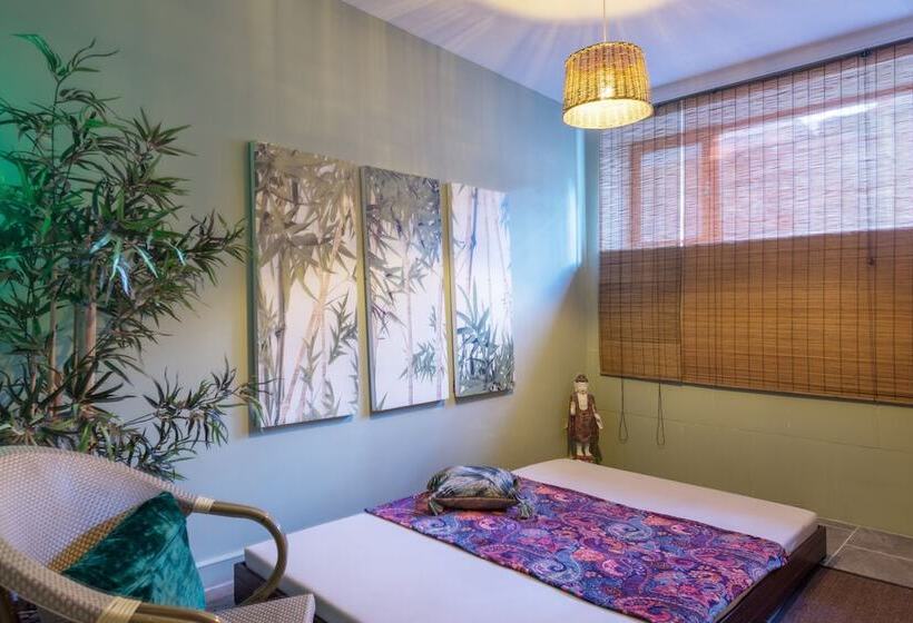 Delight Deluxe Hotel & Spa