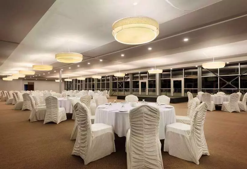 ホテル Hawthorn Suites By Wyndham Cerkezkoy