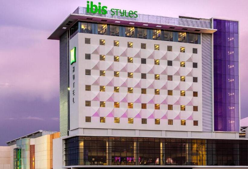 ホテル Ibis Styles Merida Galerias