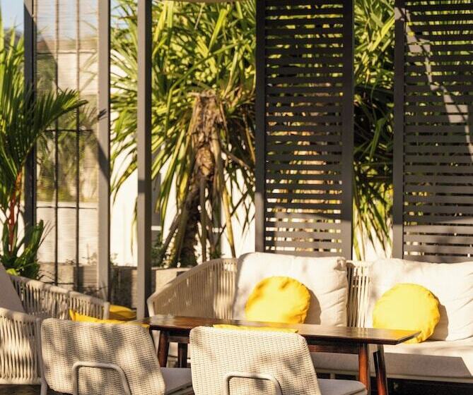 ホテル Kanvaz Village Resort Seminyak