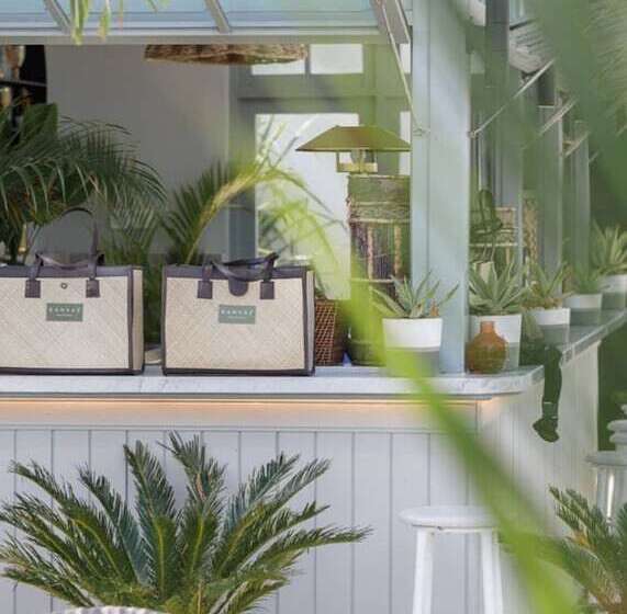 ホテル Kanvaz Village Resort Seminyak