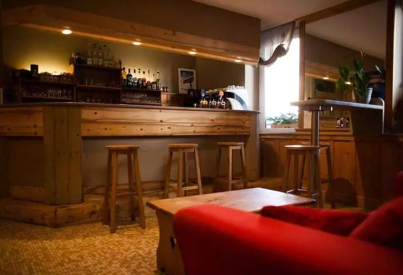 ホテル Logis Hôtel Les Arobiers