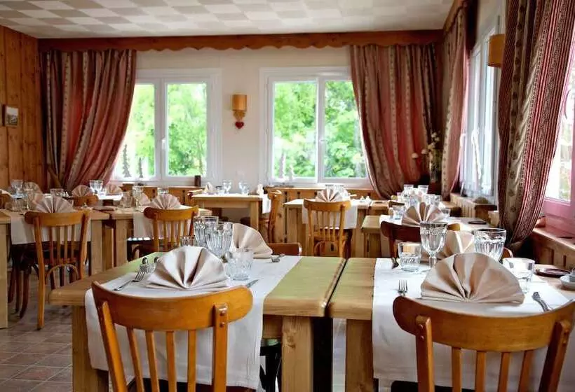 ホテル Logis Hôtel Les Arobiers