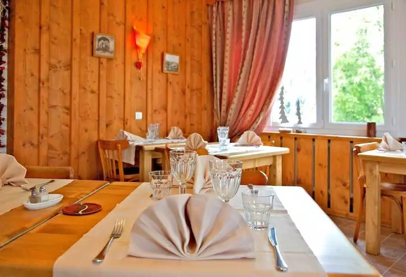 ホテル Logis Hôtel Les Arobiers