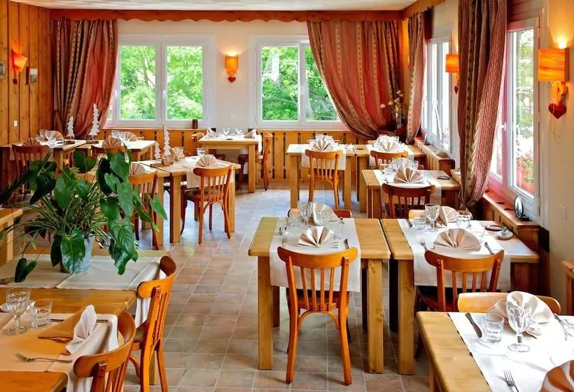 ホテル Logis Hôtel Les Arobiers