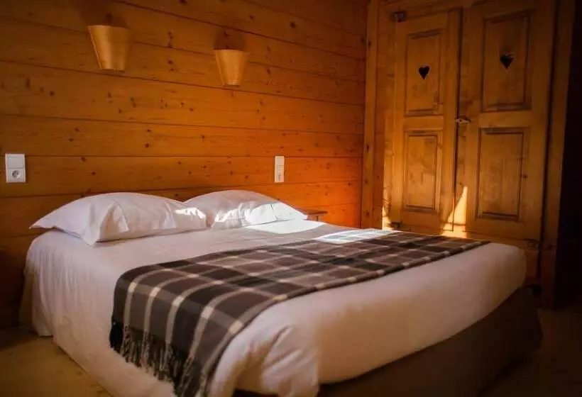 ホテル Logis Hôtel Les Arobiers