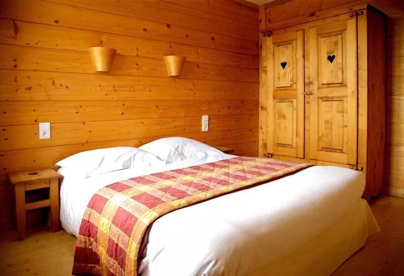 ホテル Logis Hôtel Les Arobiers
