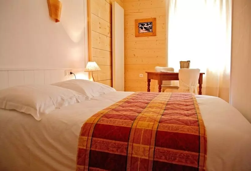 ホテル Logis Hôtel Les Arobiers