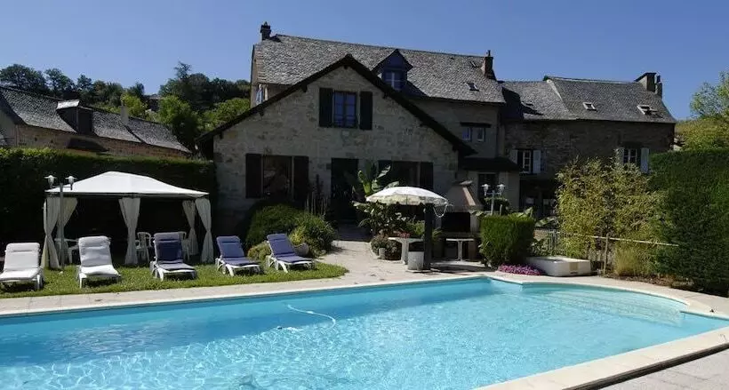 ホテル Logis Hôtel Restaurant L Auberge Du Chateau
