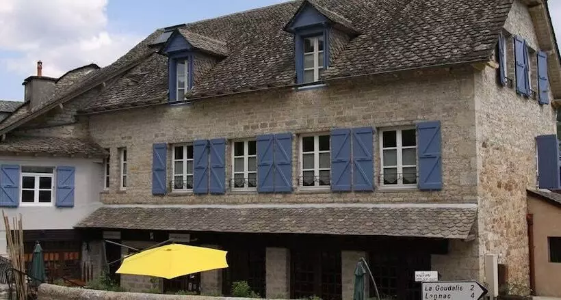 ホテル Logis Hôtel Restaurant L Auberge Du Chateau