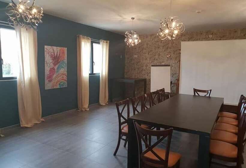 فندق Logis Le Cadusia