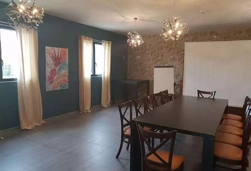 Hotelli Logis Le Cadusia