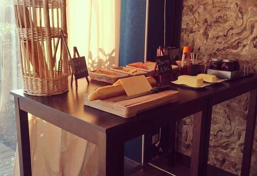 فندق Logis Le Cadusia