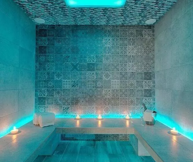 Hotelli Logis Le Cadusia