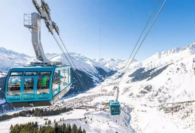 Hotelli Mountain Lodge Sedrun