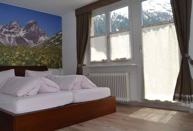 Hotelli Mountain Lodge Sedrun