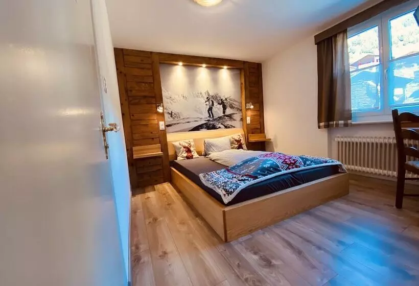 Hotelli Mountain Lodge Sedrun