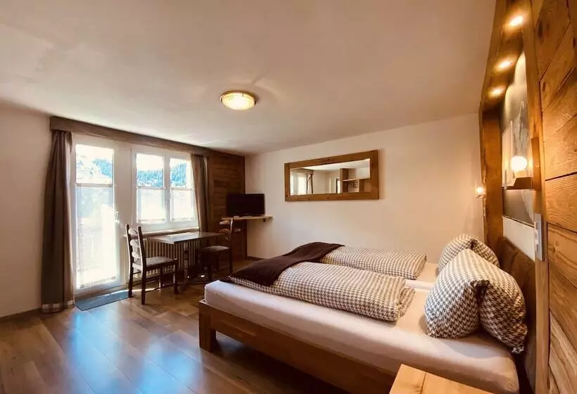 Hotelli Mountain Lodge Sedrun