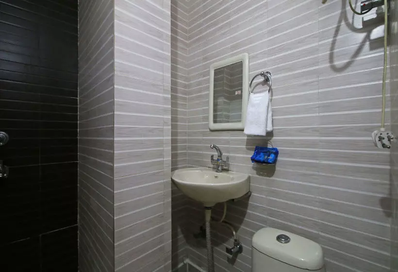 OYO 18997 Hotel Km International