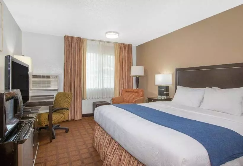 Hotelli Baymont By Wyndham Roseburg