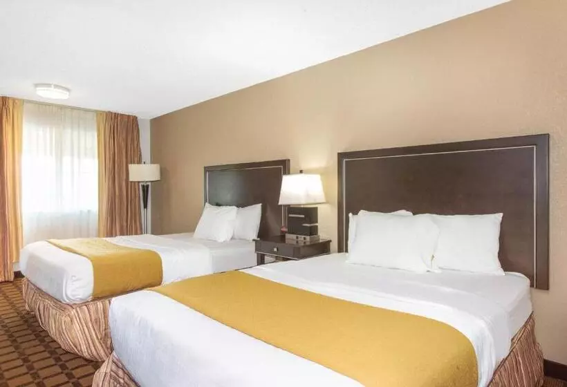 Hotelli Baymont By Wyndham Roseburg