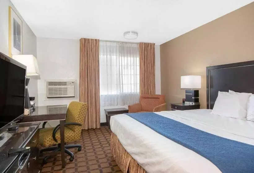 Hotelli Baymont By Wyndham Roseburg