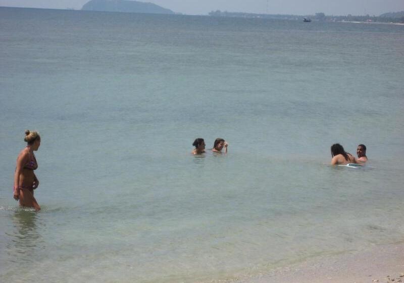 Hotel Black & White Bungalows