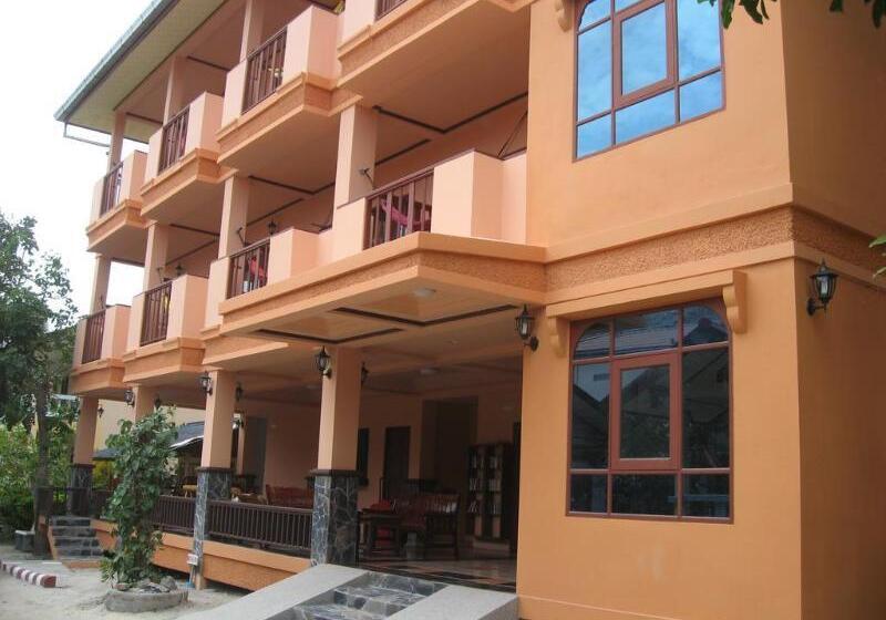 Hotel Black & White Bungalows