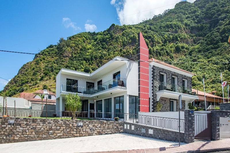 ホテル Enxurros House