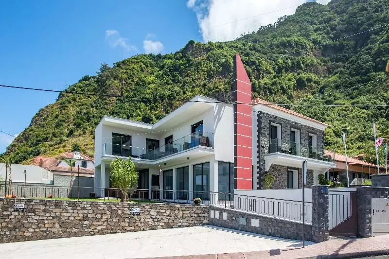 Hotelli Enxurros House