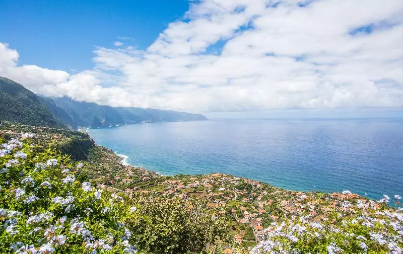 Hotelli Enxurros House