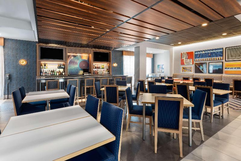 هتل Hampton Inn Nashville Airport Century Place, Tn