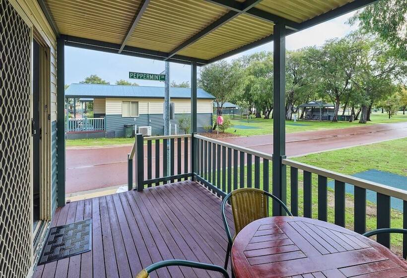 בית מלון כפרי Rac Busselton Holiday Park