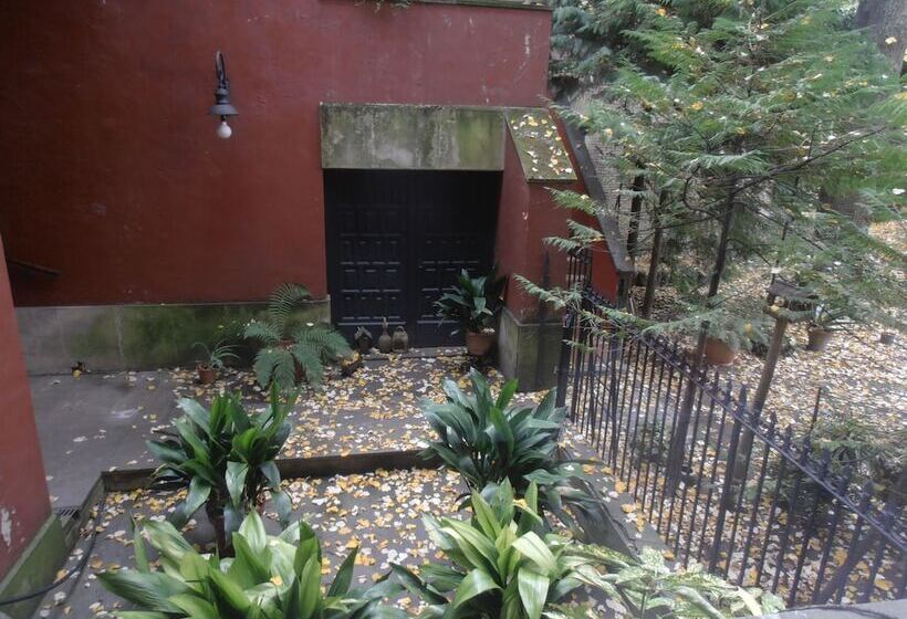 Plaza Catedral Hostel