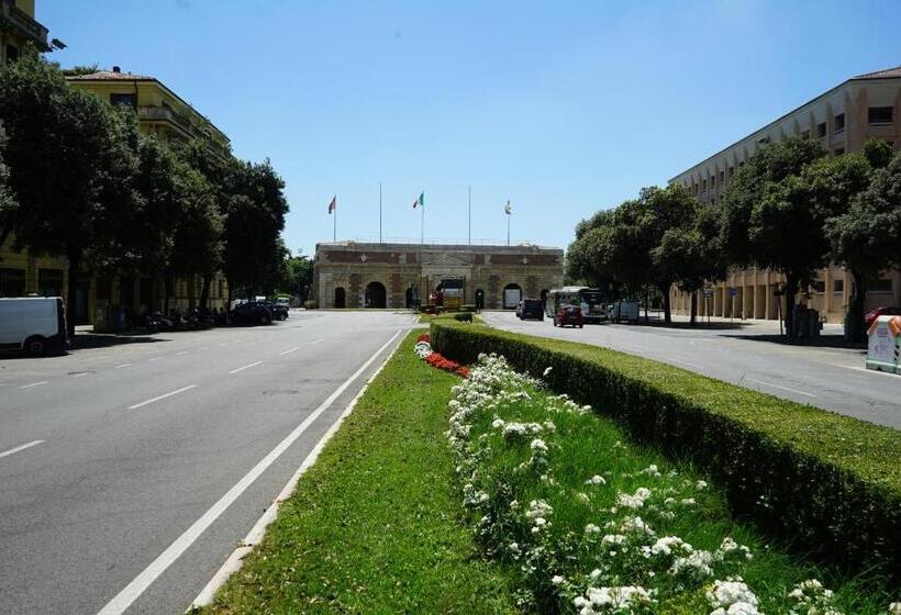 تختخواب و صبحانه Avenue Rooms