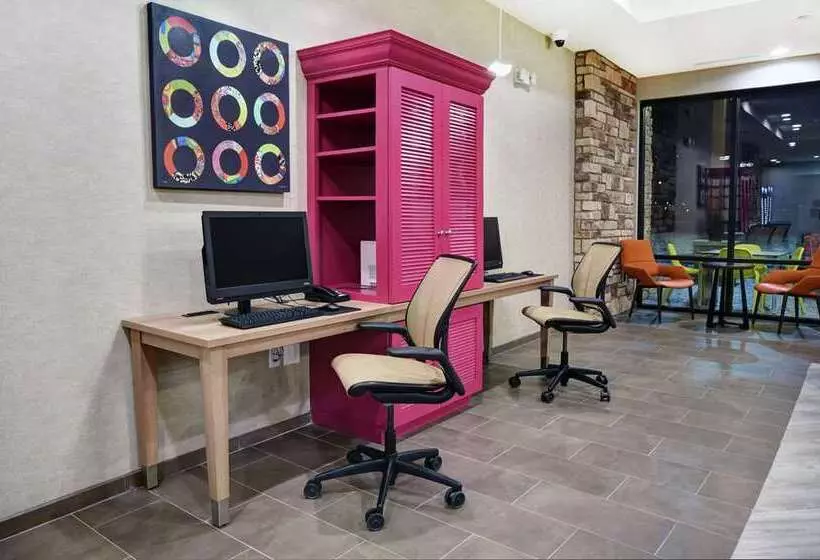هتل Home2 Suites By Hilton Beloit