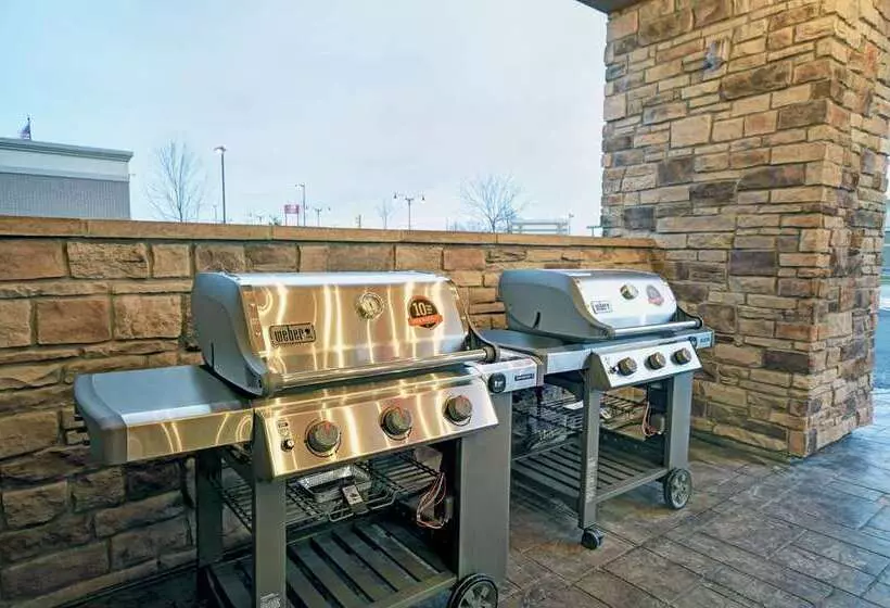هتل Home2 Suites By Hilton Beloit