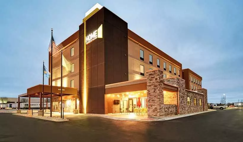 هتل Home2 Suites By Hilton Beloit