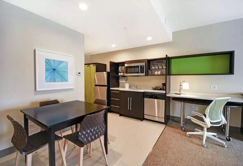 هتل Home2 Suites By Hilton Beloit