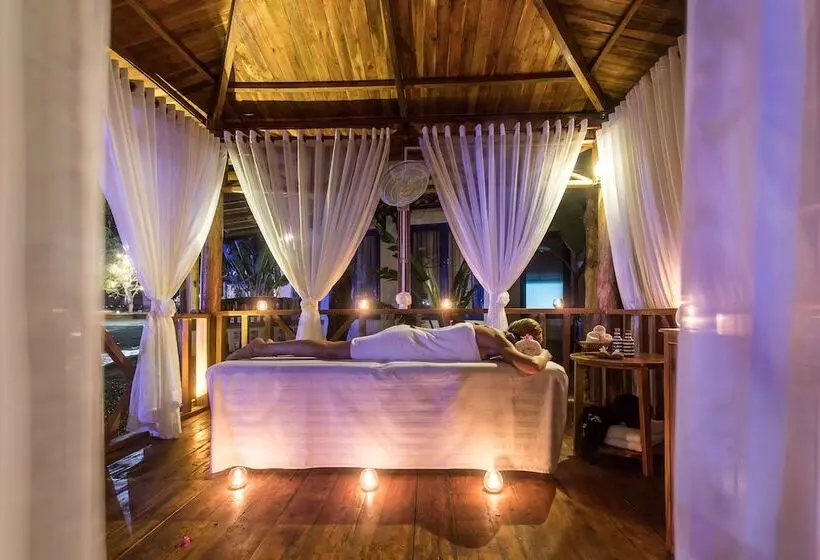 هتل Isabella Resort