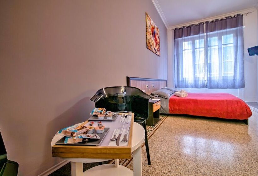 酒店 Maqueda Central Suites