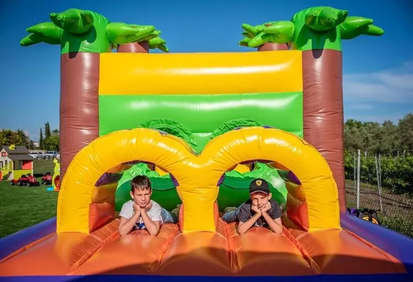 Hotelli Mythic Summer