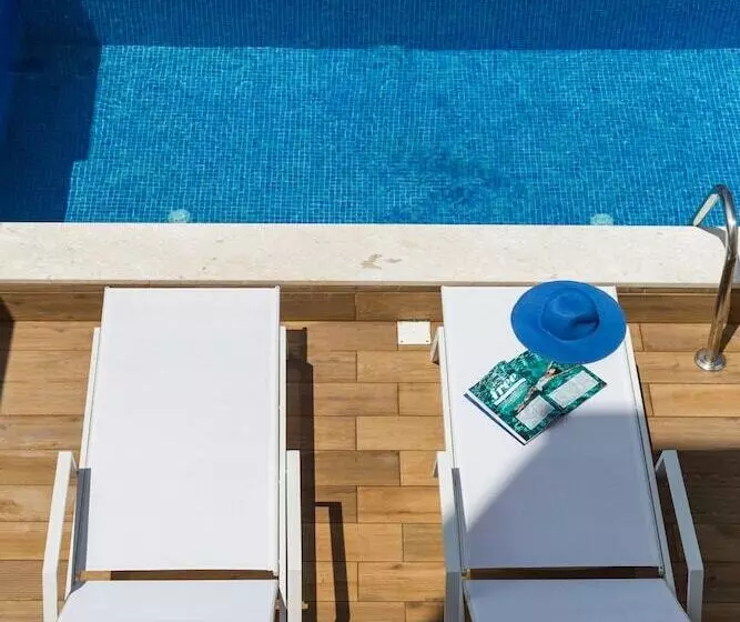 Hotelli Mythic Summer