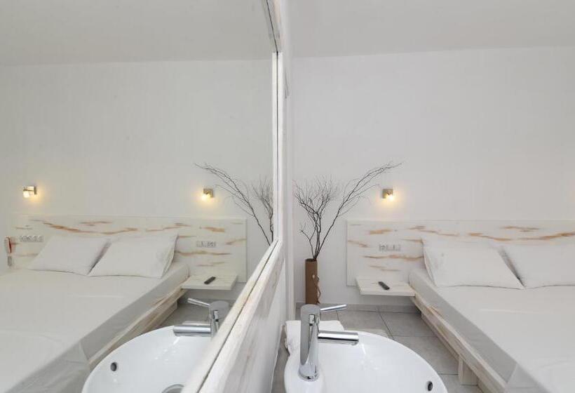 فندق Porto Naoussa