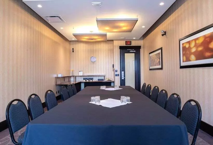 Hotelli Sandman Signature Calgary Airport